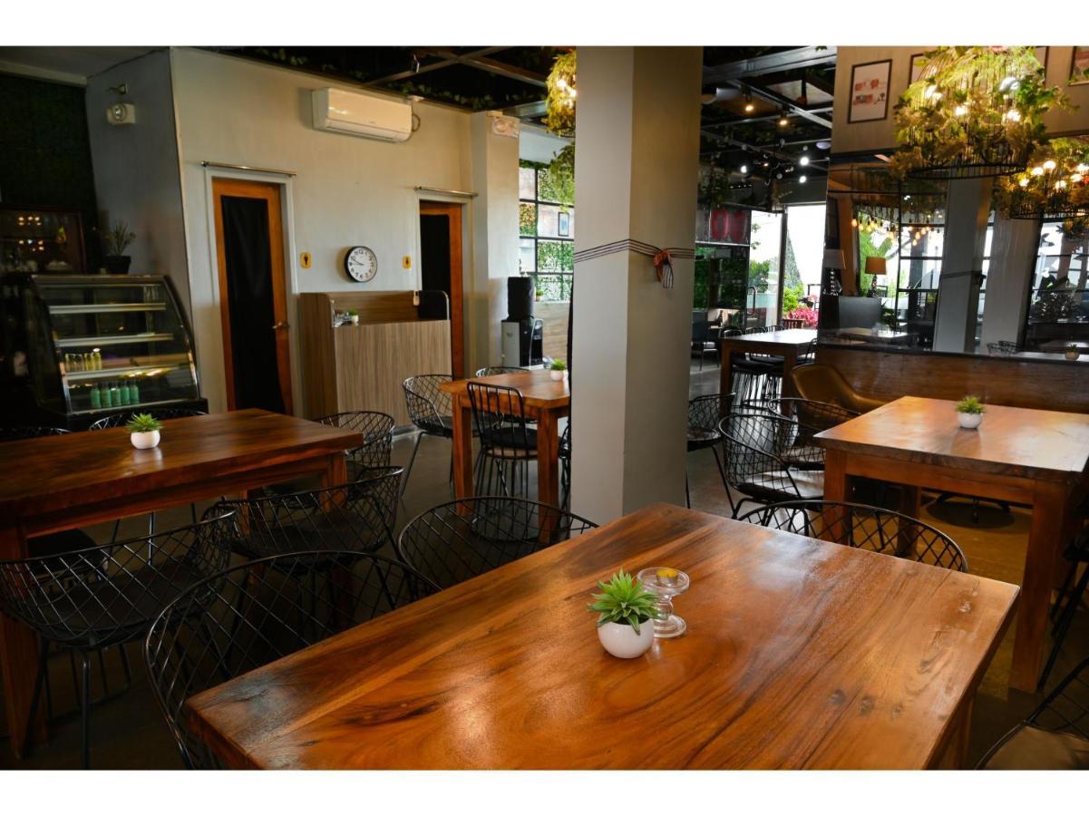 Capital O 890 Nami Hotel Tagaytay Tagaytay City Екстериор снимка