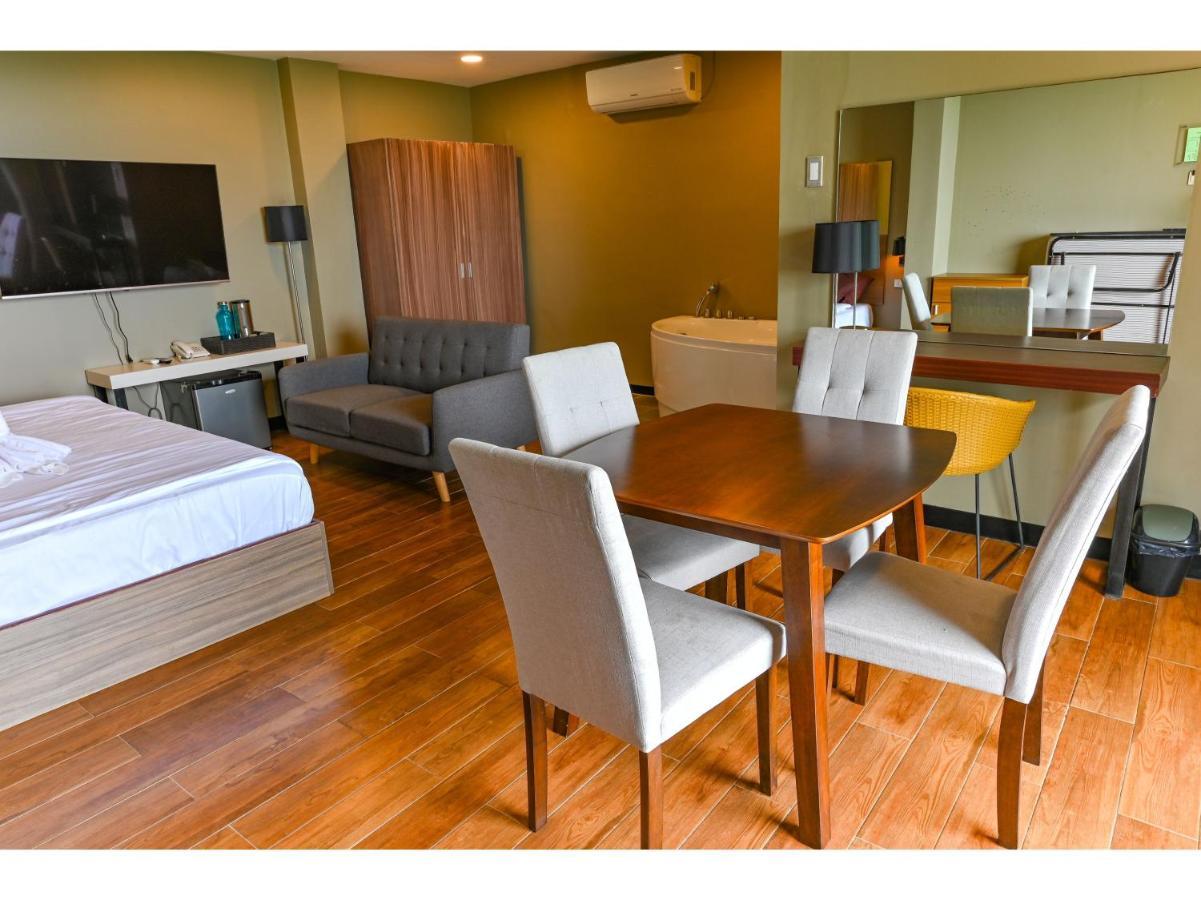 Capital O 890 Nami Hotel Tagaytay Tagaytay City Екстериор снимка